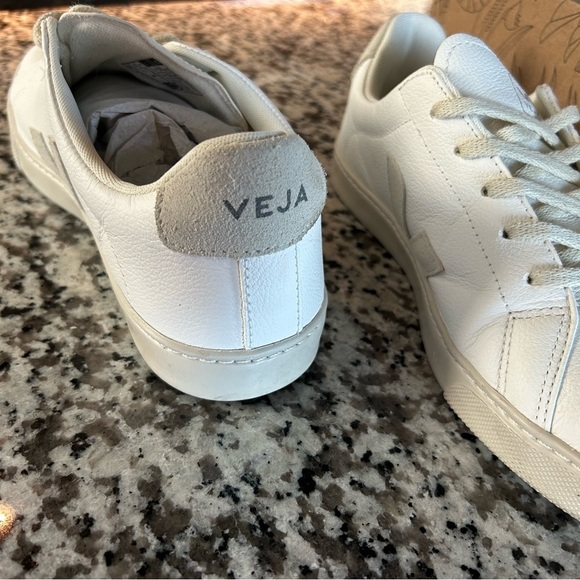 Veja Kids White/ Cream Sneaker Sz 7 - Picture 5 of 12